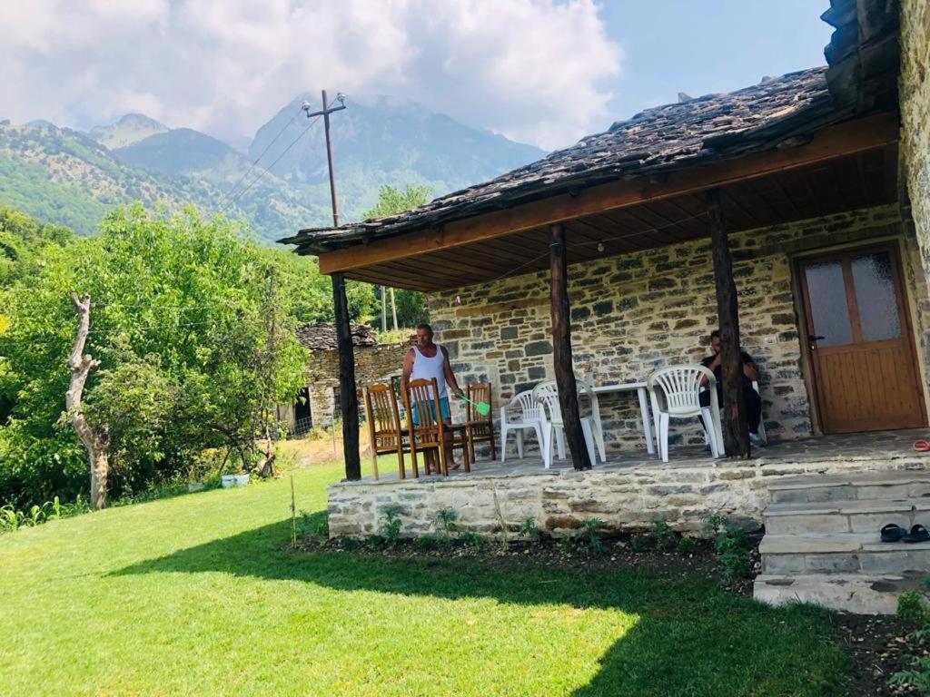 Guest House Qafe Dardha - Tomorr National Park Qafe Dardhe Kültér fotó
