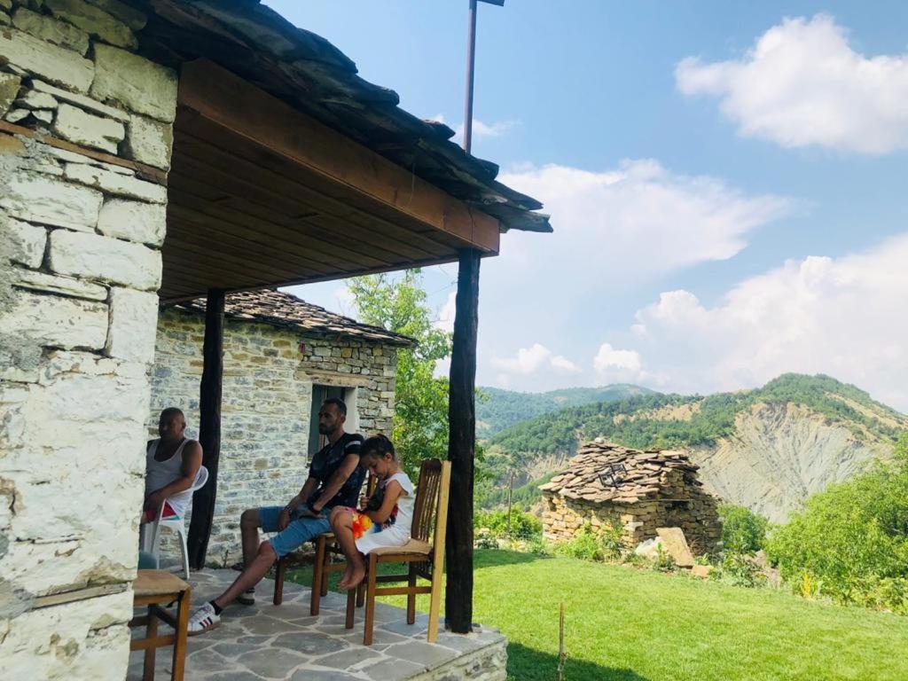 Guest House Qafe Dardha - Tomorr National Park Qafe Dardhe Kültér fotó